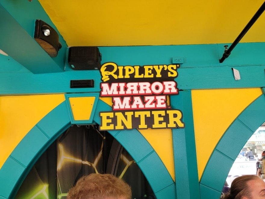 Ripley's Marvelous Mirror Maze