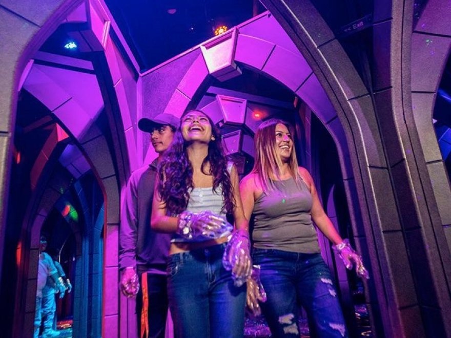 Ripley's Marvelous Mirror Maze