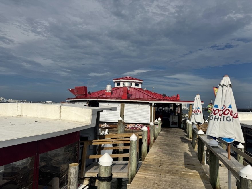 Hooper's Crab House & Sneaky Pete's