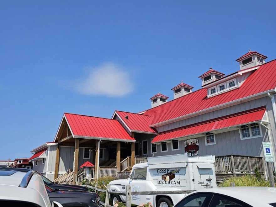 Hooper's Crab House & Sneaky Pete's