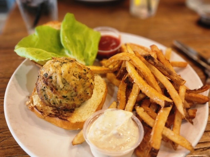 Pines Public House & Eatery