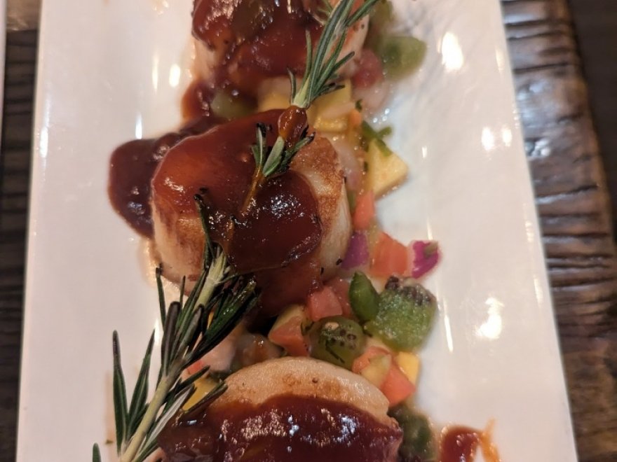 Pines Public House & Eatery