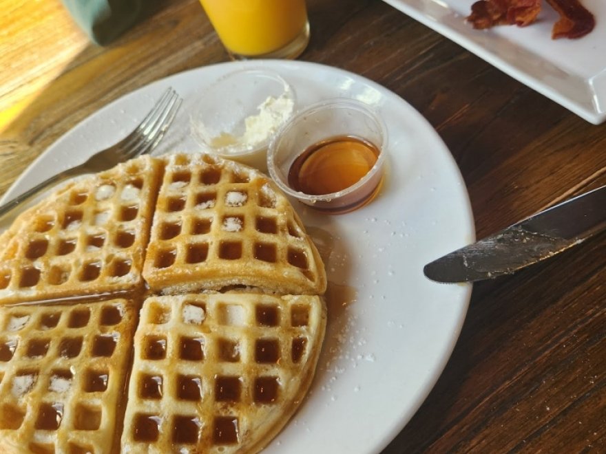 Pines Public House & Eatery