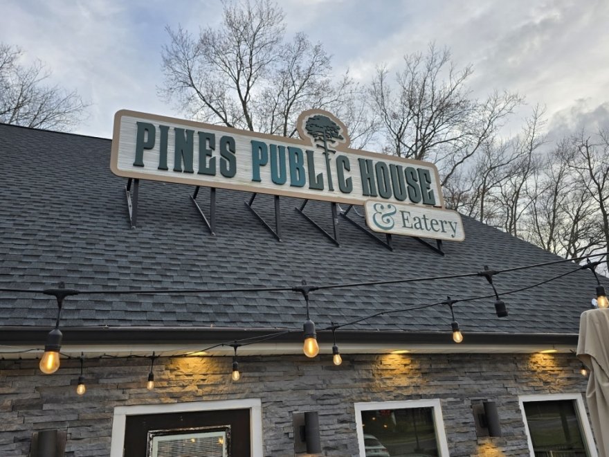 Pines Public House & Eatery