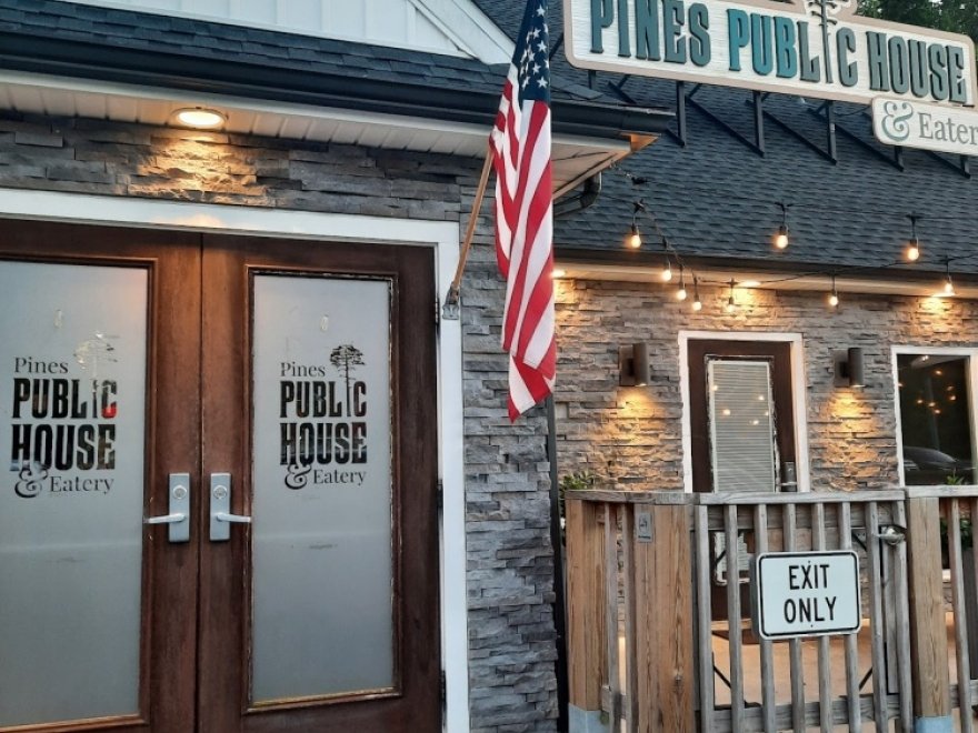 Pines Public House & Eatery