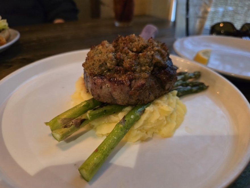 Pines Public House & Eatery