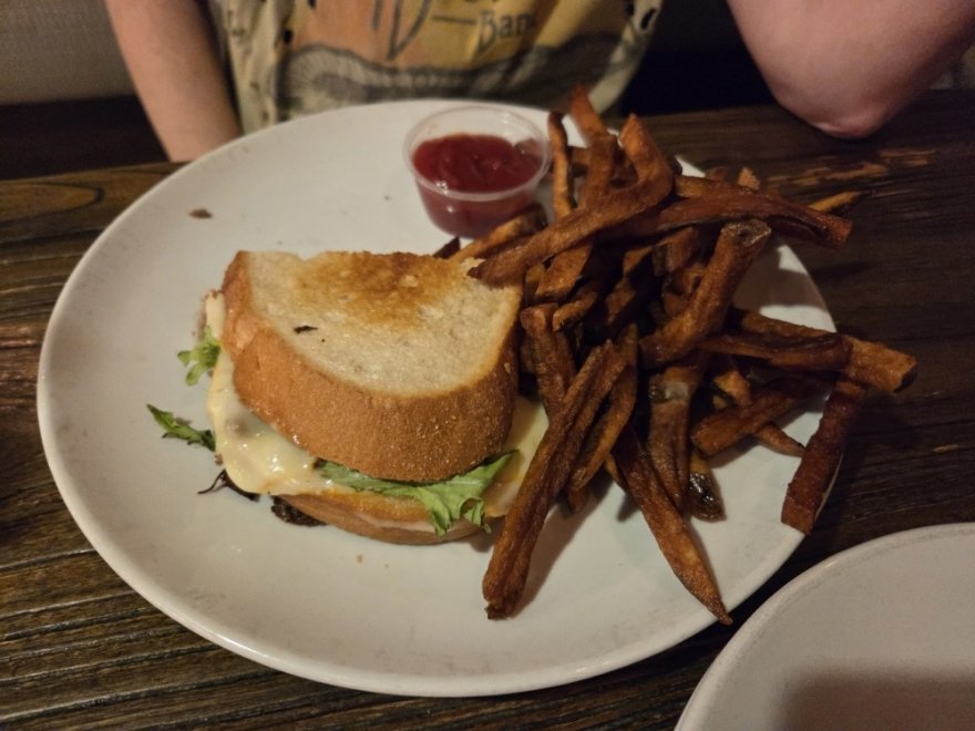 Pines Public House & Eatery