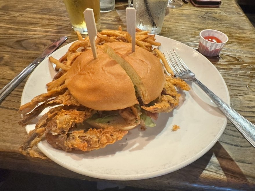 Pines Public House & Eatery