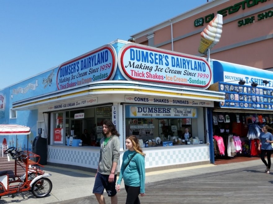Dumsers Dairyland Factory