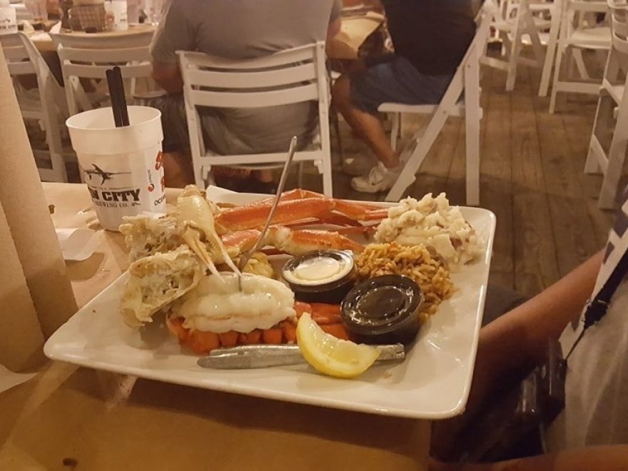 Hooper's Crab House & Sneaky Pete's