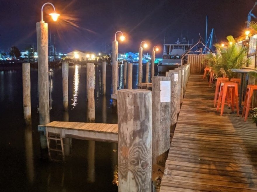 Harborside Bar & Grill