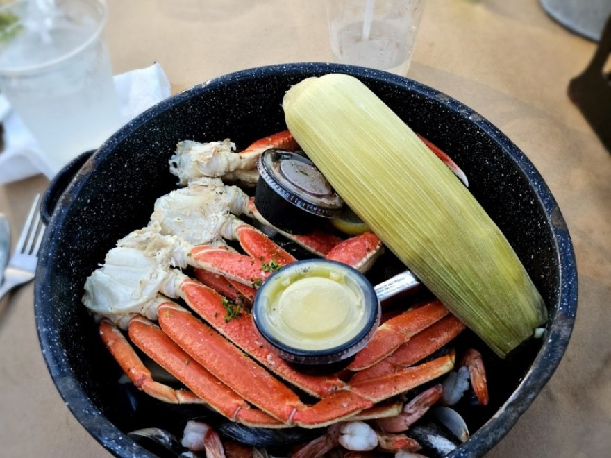 BLU Crabhouse & Raw Bar