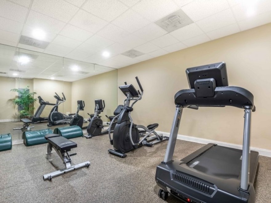 best-western-oc-suites-fitness-center-equipment.jpg