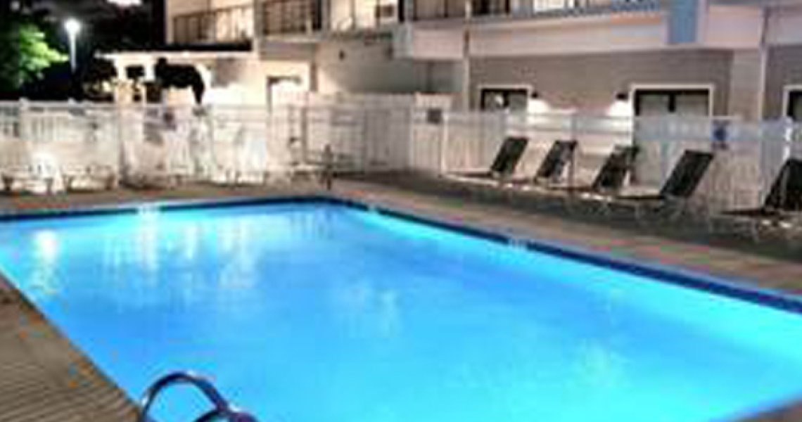 best-western-plus-hotel-pool.jpg