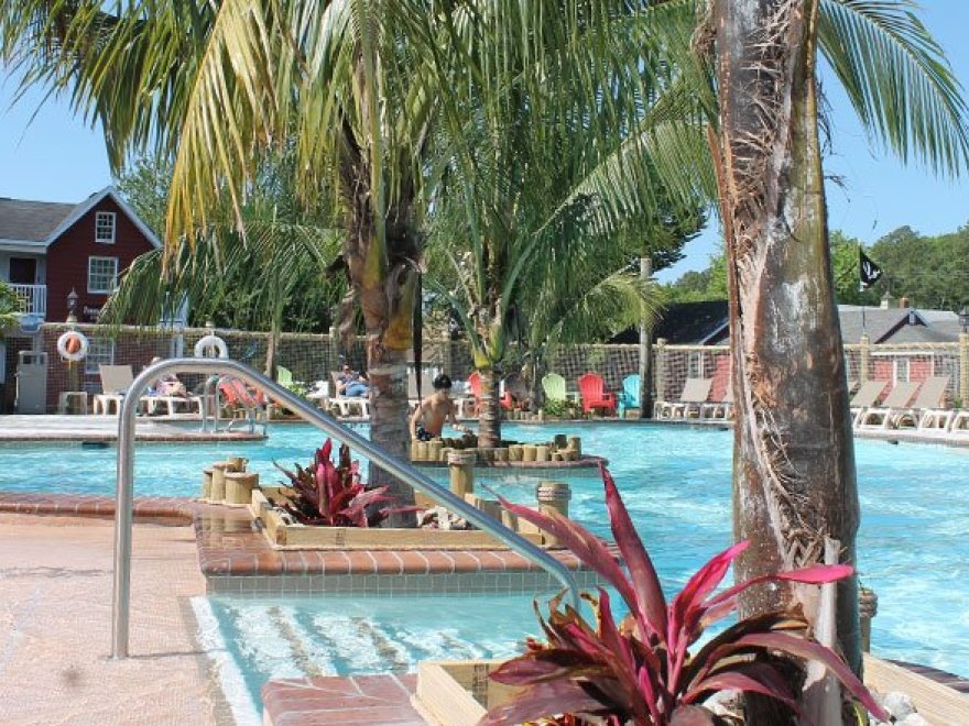 francis-scott-key-family-resort-outdoor-pool.jpg