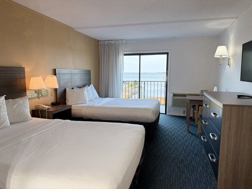 sea-bay-hotel-bayfront-double-room.jpg