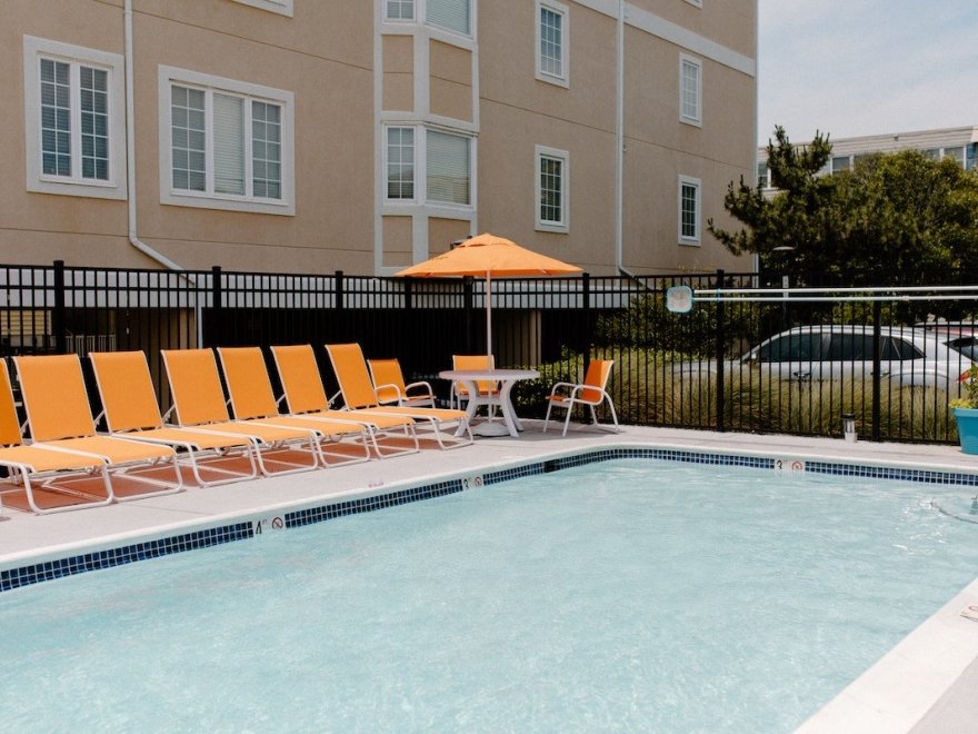 sea-loft-oceanfront-hotel-amenities-outdoor-pool.jpg